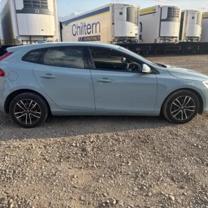 2018 Volvo V40 D2 Momentum Nav Plus 5-door Hatchback - Image 2