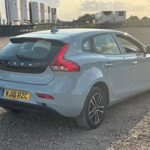 2018 Volvo V40 D2 Momentum Nav Plus 5-door Hatchback - Image 3