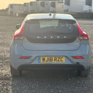 2018 Volvo V40 D2 Momentum Nav Plus 5-door Hatchback - Image 4