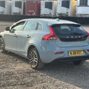 2018 Volvo V40 D2 Momentum Nav Plus 5-door Hatchback - Image 5