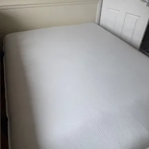 Double mattress + black metal frame - Image 3