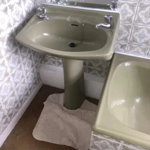 Avocado bathroom suite