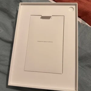 iPad 10th gen (5G) Like new - Image 3
