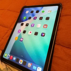iPad 10th gen (5G) Like new - Image 4