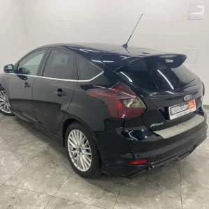 2013 Ford Focus 1.6 TDCi Zetec S Euro 5 5-door hatchback diesel manual - Image 5