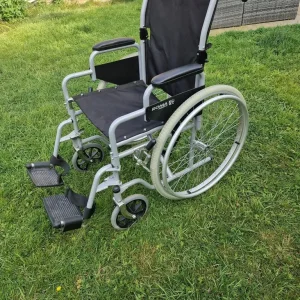 Roma wheelchair with wide seat - Image 2