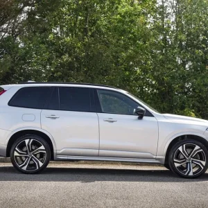2022 Volvo XC90 2.0 B5 MHEV R-Design Auto 4WD Euro 6 (s/s) 5dr ESTATE Diesel/Electric Hybrid Auto... - Image 6