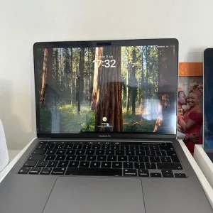 Apple MacBook Pro M1 - Image 4