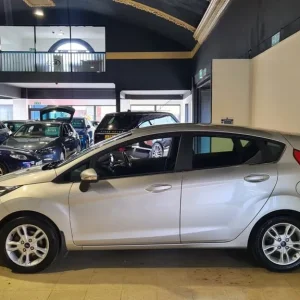 2016 Ford Fiesta 1.0T EcoBoost Zetec Hatchback 5dr Petrol Manual Euro 6 (s/s) (100 ps) Hatchback ... - Image 5