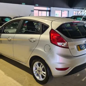 2016 Ford Fiesta 1.0T EcoBoost Zetec Hatchback 5dr Petrol Manual Euro 6 (s/s) (100 ps) Hatchback ... - Image 7