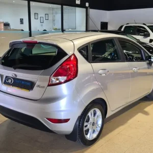 2016 Ford Fiesta 1.0T EcoBoost Zetec Hatchback 5dr Petrol Manual Euro 6 (s/s) (100 ps) Hatchback ... - Image 8