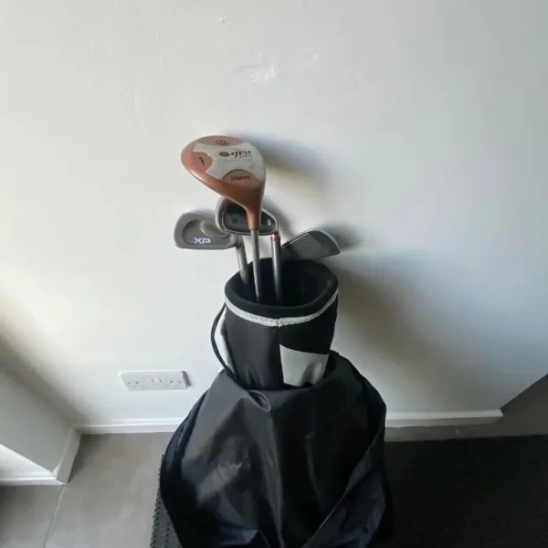 Nike junior golf bag and clubs