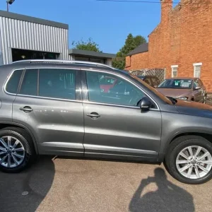 2012 Volkswagen Tiguan 2.0 TDI BlueMotion Tech SE SUV 5dr Diesel Manual 4WD Euro 5 (s/s) (140 ps)... - Image 6