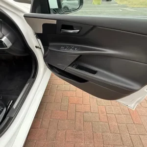 Jaguar XE 2.0T Auto 2015 - Image 8