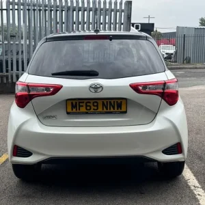 2019 Toyota Yaris 1.5 VVT-i Y20 Hatchback 5dr Petrol Manual - Image 6