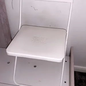 White foldable chair
