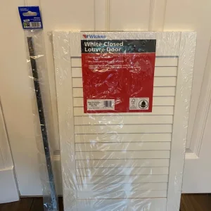 Wickes White Closed Internal Louvre Door with Satin Nickel Hinge