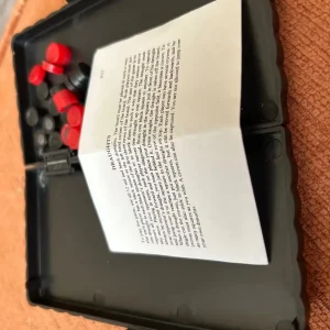 Magnetic Draughts pieces and foldaway board - Image 2
