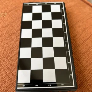 Magnetic Draughts pieces and foldaway board - Image 3
