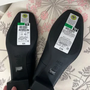 Woman's UK size 4 shoes - Image 2