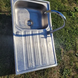 Kitchen sink and tap - Image 3