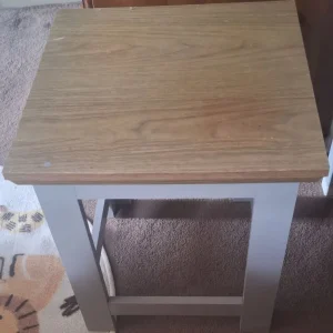 Small wooden side table - Image 2