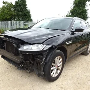 2018 Jaguar F-Pace Prestige AWD Diesel – Front and side damage, salvage, starts, repairable - Image 4
