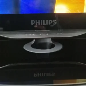 Philips 49" 3D TV with Ambilight and Remote - Image 3