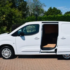 2023 Vauxhall Combo 1.5 Turbo D 2300 Pro L1 H1 Euro 6 (s/s) 5dr Panel Van Diesel Manual - Image 2
