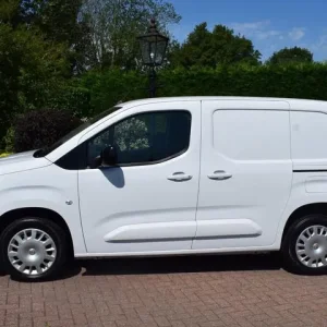 2023 Vauxhall Combo 1.5 Turbo D 2300 Pro L1 H1 Euro 6 (s/s) 5dr Panel Van Diesel Manual - Image 3