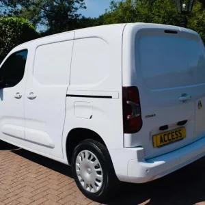 2023 Vauxhall Combo 1.5 Turbo D 2300 Pro L1 H1 Euro 6 (s/s) 5dr Panel Van Diesel Manual - Image 4