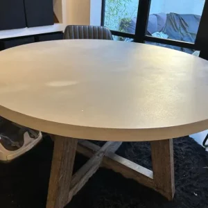 Round concrete effect dining table - Image 2