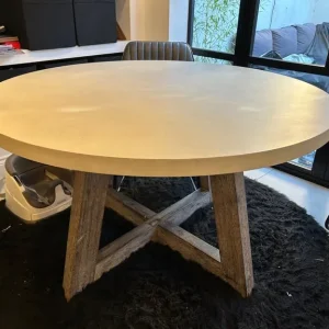 Round concrete effect dining table - Image 3