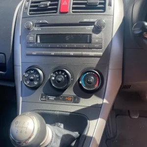 2009 Toyota Auris hatchback manual 5-door