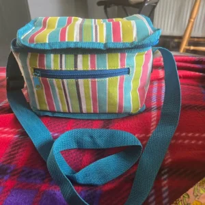 Lunch box with heating system