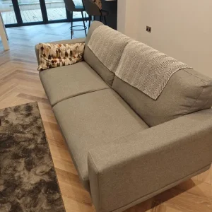 Large grey 3-seater sofa - Image 3