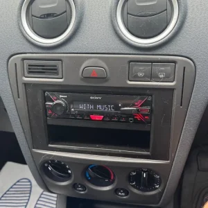 Ford Fusion 2009 Hatchback Manual 1399cc 5-door - Image 8