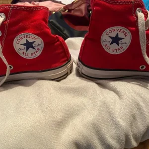 Size 5 red converse - Image 2