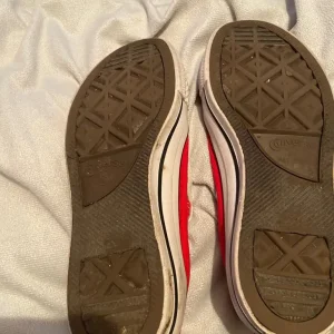 Size 5 red converse - Image 3