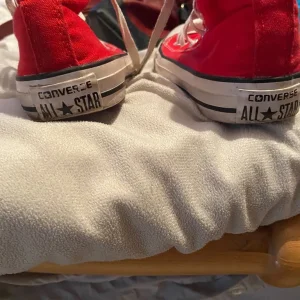 Size 5 red converse - Image 4