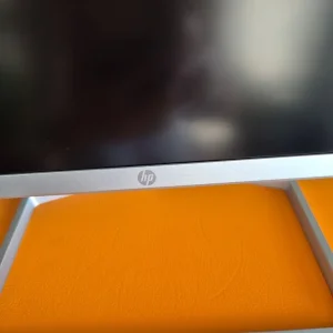 HP M32 FHD 32-inch Monitor - Image 2
