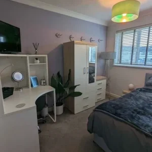 Bright and clean single room to rent - Image 6