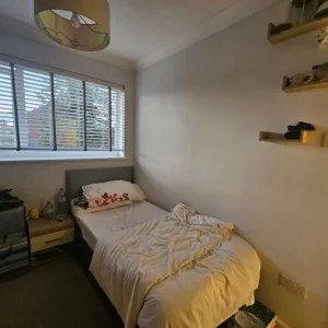 Bright and clean single room to rent - Image 7
