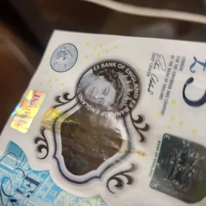 ERROR £5 POLYMER NOTE WITH STRANGE ANOMALIES - Image 4