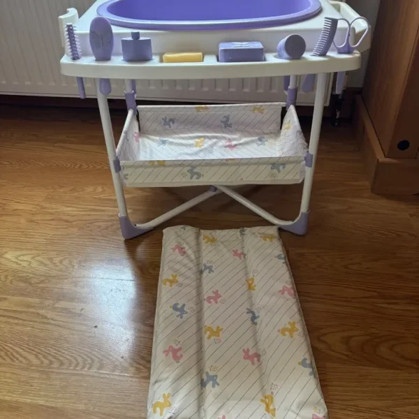 Dolls bath and changing unit