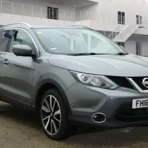 2016 Nissan Qashqai 1.6 dCi Tekna 5-door Hatchback - Image 4