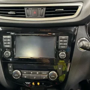 2016 Nissan Qashqai 1.6 dCi Tekna 5-door Hatchback - Image 5