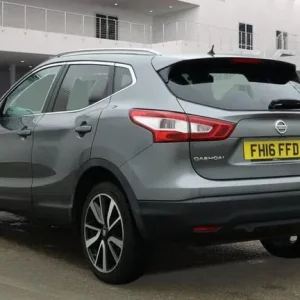 2016 Nissan Qashqai 1.6 dCi Tekna 5-door Hatchback - Image 6