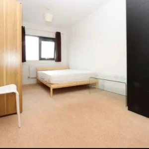 En-Suite Double Room with City Views - Image 2