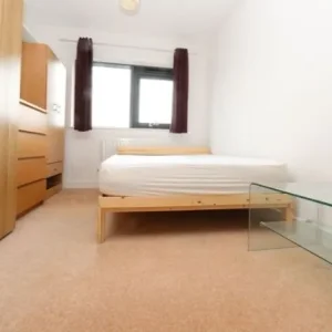 En-Suite Double Room with City Views - Image 3